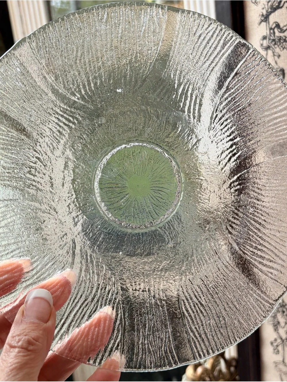 Clear glass textured 8 inch plate